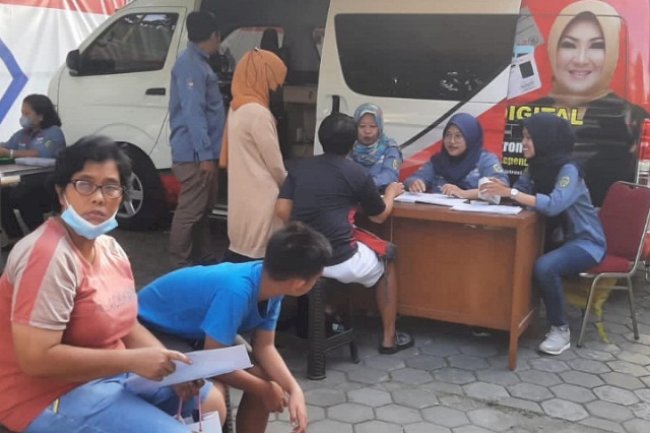 Pelayanan Adminduk Dinas Dukcapil Klaten di acara CarFreeDay bahagiakan masyarakat.