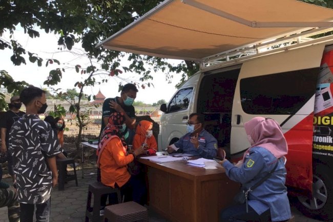 Pelayanan Adminduk Dinas Dukcapil Klaten di acara CarFreeDay bahagiakan masyarakat.