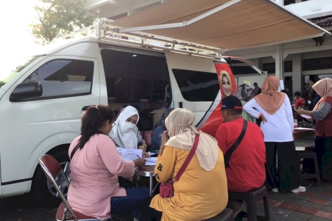 Pelayanan Adminduk Dinas Dukcapil Klaten di acara CarFreeDay bahagiakan masyarakat.