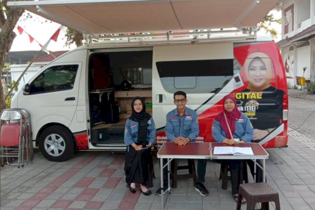 Pelayanan Adminduk Dinas Dukcapil Klaten di acara CarFreeDay bahagiakan masyarakat.