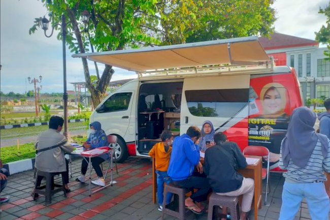 Pelayanan Adminduk Dinas Dukcapil Klaten di acara CarFreeDay bahagiakan masyarakat.