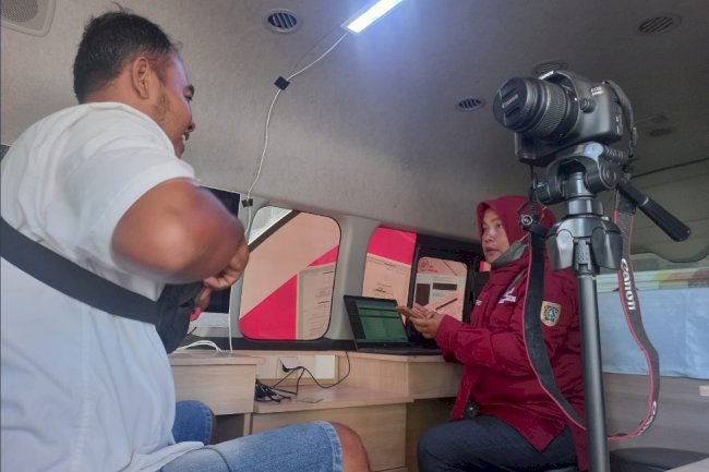 Pelayanan Adminduk Dinas Dukcapil Klaten di acara CarFreeDay bahagiakan masyarakat.