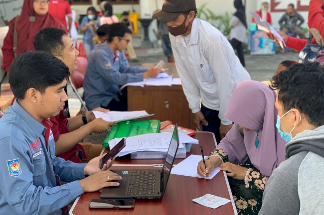 Pelayanan Adminduk Dinas Dukcapil Klaten di acara CarFreeDay bahagiakan masyarakat.