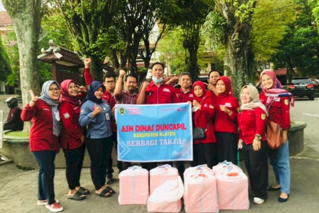 ASN Dinas Dukcapil Klaten BERBAGI TAKJIL.