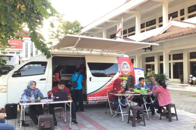 Pelayanan Adminduk Dinas Dukcapil Klaten di acara CarFreeDay bahagiakan masyarakat.