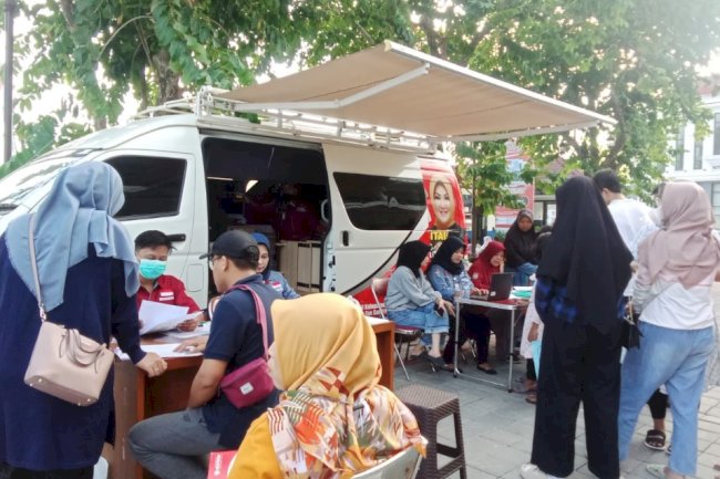 Pelayanan Adminduk Dinas Dukcapil Klaten di acara CarFreeDay bahagiakan masyarakat.