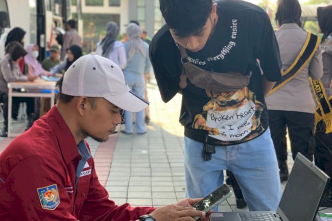 Pelayanan Adminduk Dinas Dukcapil Klaten di acara CarFreeDay bahagiakan masyarakat.