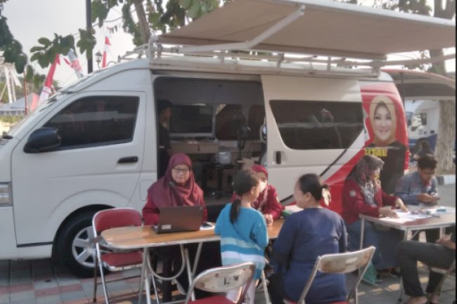 Pelayanan Adminduk Dinas Dukcapil Klaten di acara CarFreeDay bahagiakan masyarakat.