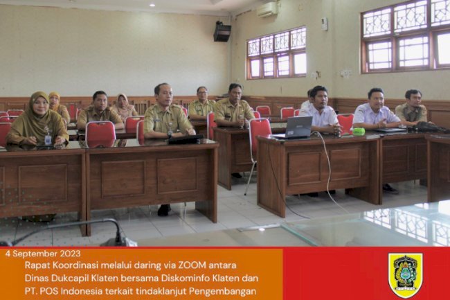 Dinas Kependudukan dan Pencatatan Sipil Kabupaten Klaten bersama Dinas Komunikasi dan Informatika Kabupaten Klaten melaksanakan Rapat Koordinasi .