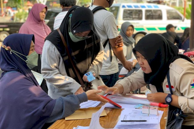 Pelayanan Adminduk Dinas Dukcapil Klaten di acara CarFreeDay bahagiakan masyarakat.