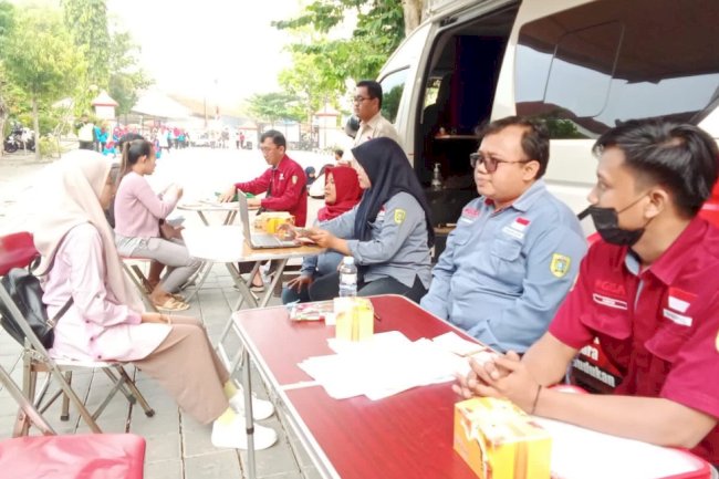 Pelayanan Adminduk Dinas Dukcapil Klaten di acara CarFreeDay bahagiakan masyarakat.