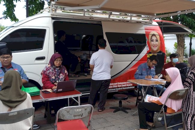Pelayanan Adminduk Dinas Dukcapil Klaten di acara CarFreeDay bahagiakan masyarakat.
