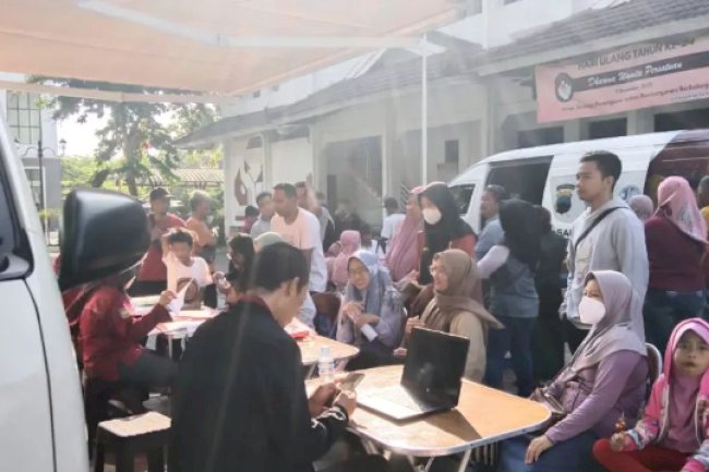 Pelayanan Adminduk Dinas Dukcapil Klaten di acara CarFreeDay bahagiakan masyarakat.