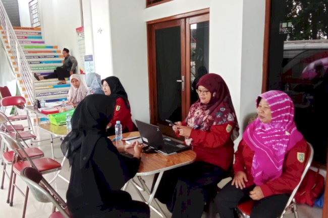 Pelayanan Adminduk Dinas Dukcapil Klaten di acara CarFreeDay bahagiakan masyarakat.
