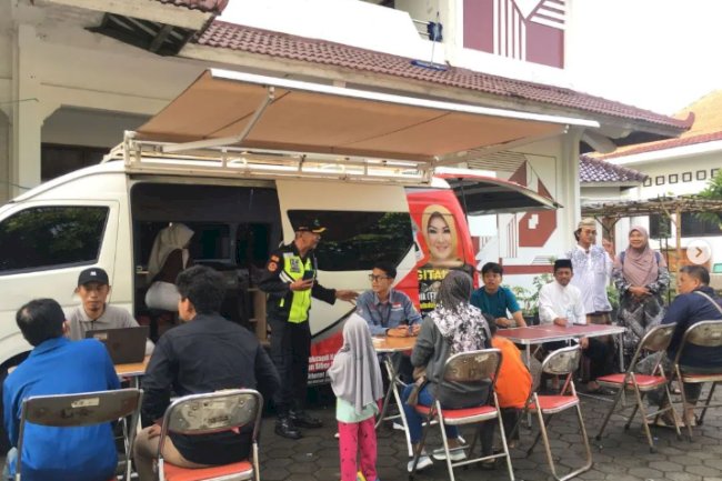 Pelayanan Adminduk Dinas Dukcapil Klaten di acara CarFreeDay bahagiakan masyarakat.