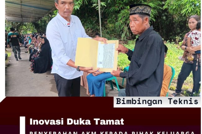 INOVASI DUKA TAMAT Penyerahan Akta Kematian di Desa Demakijo.