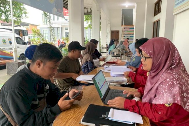 Pelayanan Adminduk Dinas Dukcapil Klaten di acara CarFreeDay bahagiakan masyarakat.