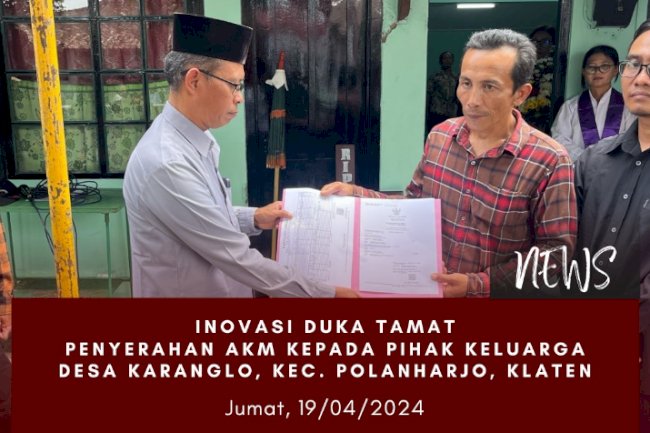 INOVASI DUKA TAMAT Penyerahan Akta Kematian di Desa Karanglo.