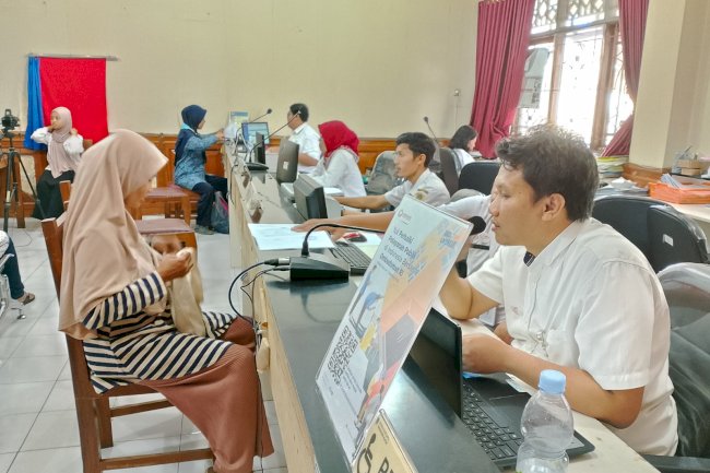 Pelayanan di Kantor Dinas Kependudukan dan Pencatatan Sipil Kabupaten Klaten pada hari Rabu, 31 Juli 2024