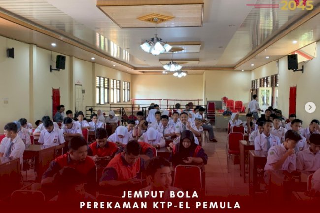 JEMPUT BOLA Perekaman KTP-El Pemula di SMKN 1 Trucuk Klaten.