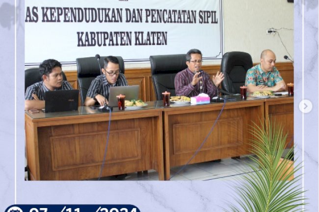 Disdukcapil Kabupaten Klaten mengadakan rapat koordinasi via Zoom.