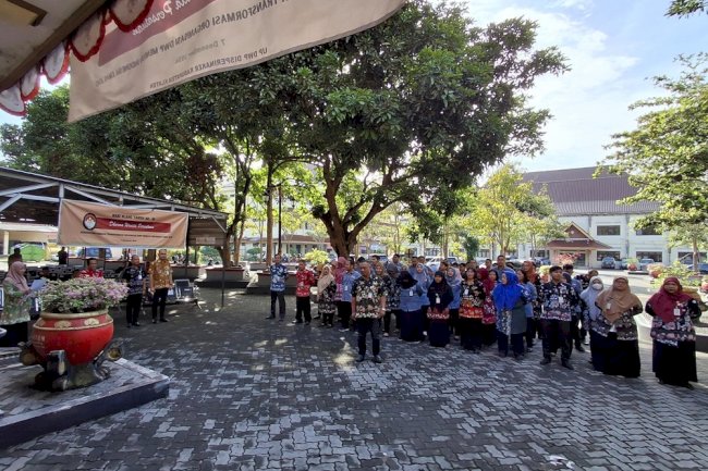 Dinas Kependudukan dan Pencatatan Sipil Kabupaten Klaten laksanakan Apel Pagi.