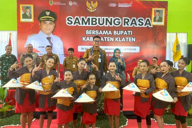 Disdukcapil Klaten melaksanakan pelayanan Administrasi Kependudukan di Sambung Rasa Bersama Bupati Klaten