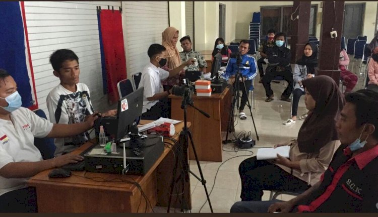 DISDUKCAPIL KLATEN---Inovasi Pelaut Bala Perekaman E-KTP secara Massal kerjasama dengan KPU Kabupaten Klaten di Kecamatan Klaten Utara.