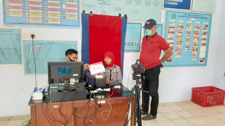 DISDUKCAPIL KLATEN---Inovasi Pelaut Bala Perekaman E-KTP secara Massal kerjasama dengan KPU Kabupaten Klaten di Kecamatan Karangdowo.