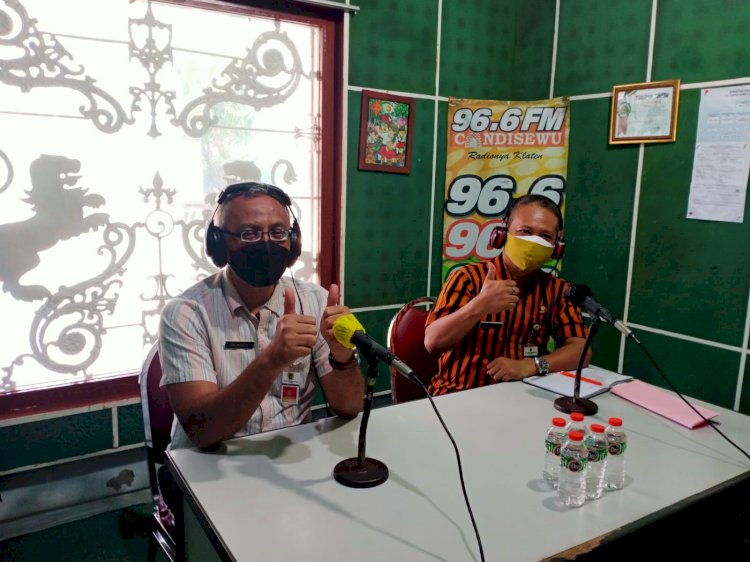 Dinas Dukcapil Klaten Mengadakan Talk Show di Radio Candi Sewu FM.