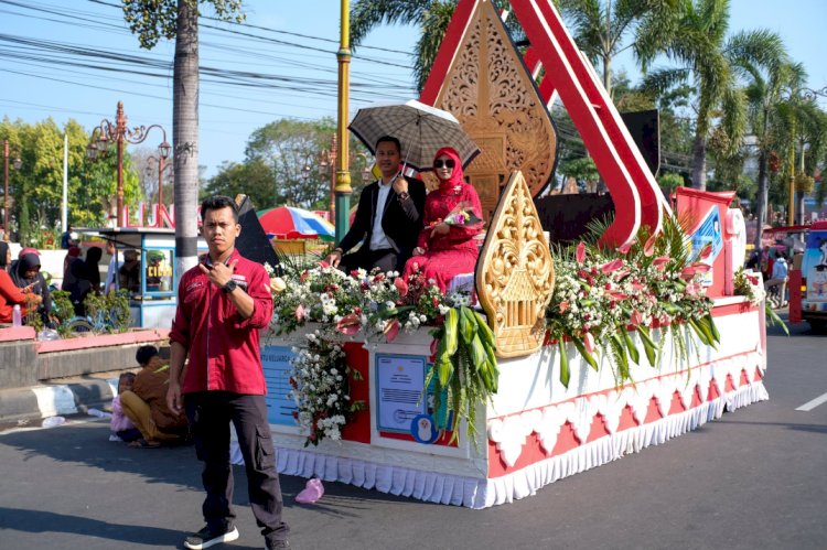 Dinas Kependudukan Dan Pencatatan Sipil Kabupaten Klaten ikuti karnaval dalam memeriahkan Karnaval Pembangunan.