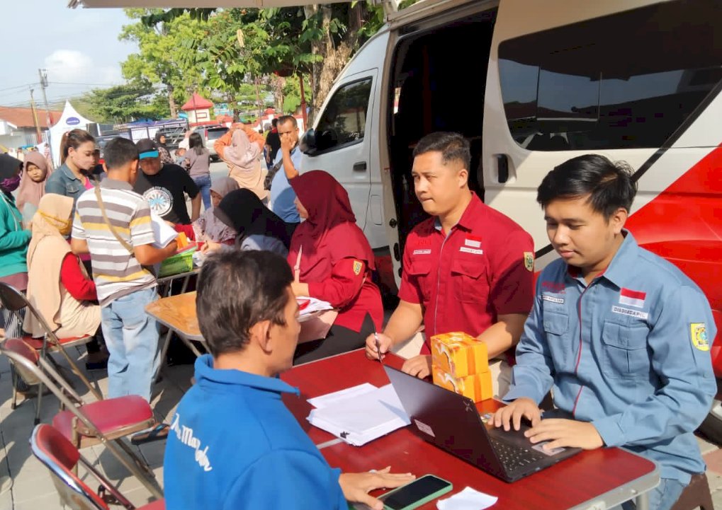 Pelayanan Adminduk Dinas Dukcapil Klaten di acara CarFreeDay bahagiakan masyarakat.