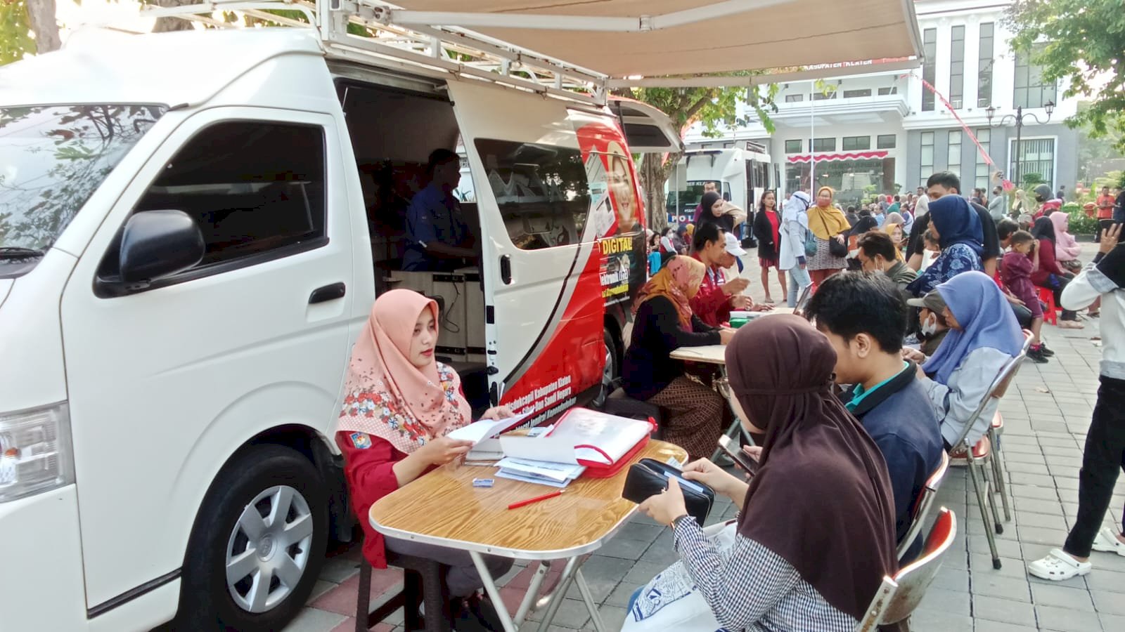 Giat pelayanan pengurusan dokumen Adminduk Dinas Dukcapil Klaten di CFD.