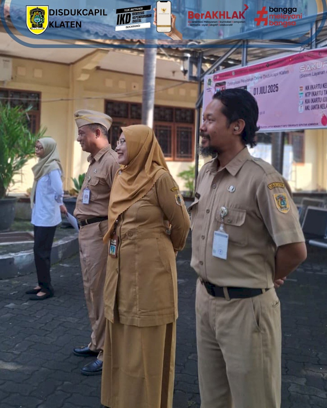 Disdukcapil Klaten melaksanakan apel pagi rutin setiap Selasa di minggu pertama, bertempat di halaman kantor Disdukcapil Klaten