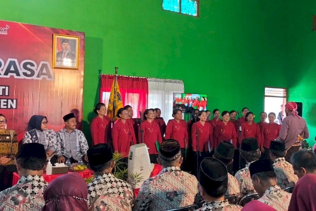 Disdukcapil Klaten melaksanakan pelayanan Administrasi Kependudukan di Sambung Rasa