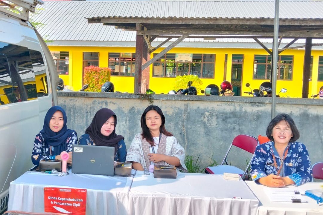 Disdukcapil Klaten melaksanakan pelayanan Administrasi Kependudukan di Sambung Rasa