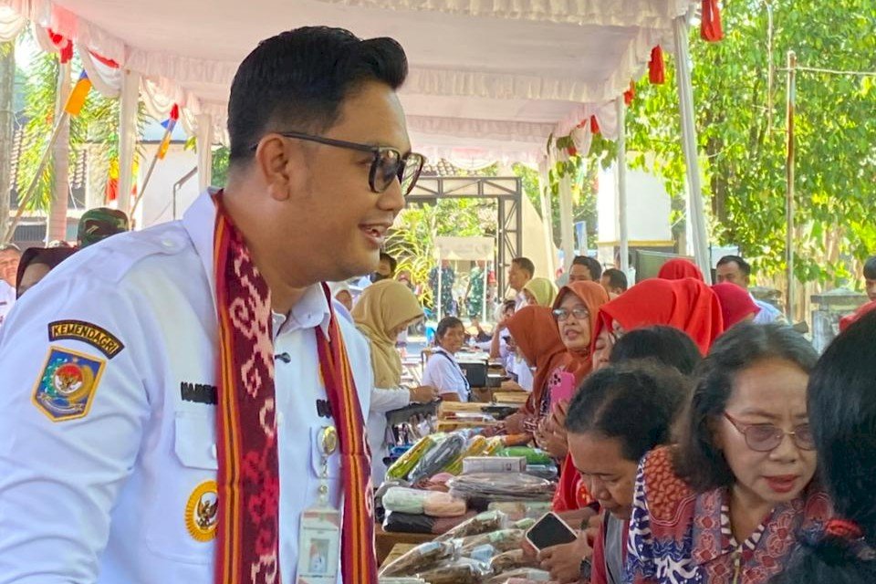 Disdukcapil Klaten melaksanakan pelayanan Administrasi Kependudukan di Sambung Rasa