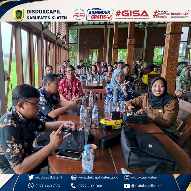 RAPAT EVALUASI DAN BIMBINGAN TEKNIS PENINGKATAN KUALITAS PELAYANAN TATAP MUKA ADMINISTRASI KEPENDUDUKAN